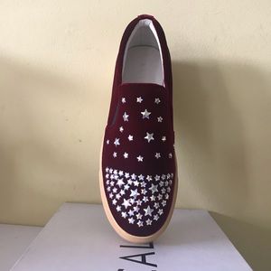Cute slip-on sneaker. Please read description.